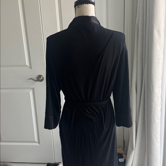 Elegant Black Robe with Belt and 2 pockets - Picture 3 of 5